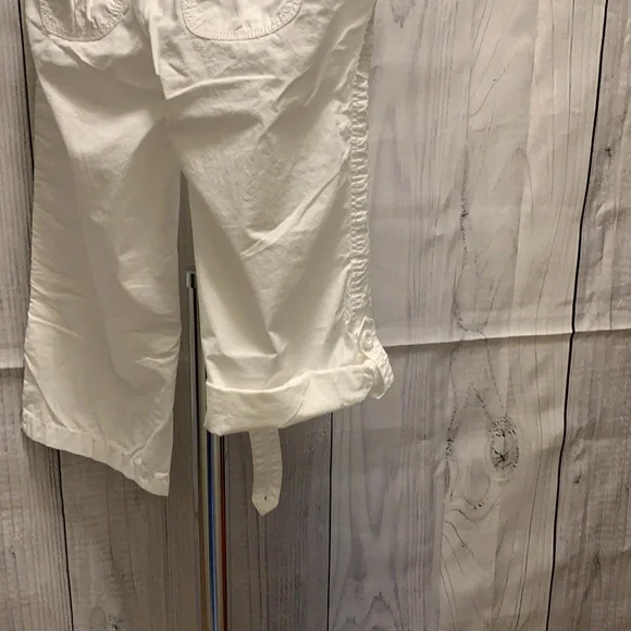 SO ware it declare it, white capris - Picture 4 of 8